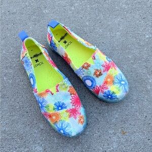 TOMS Alpargata Loafer, Blue Multi Spirograph Print, Unisex Big Kid size 2